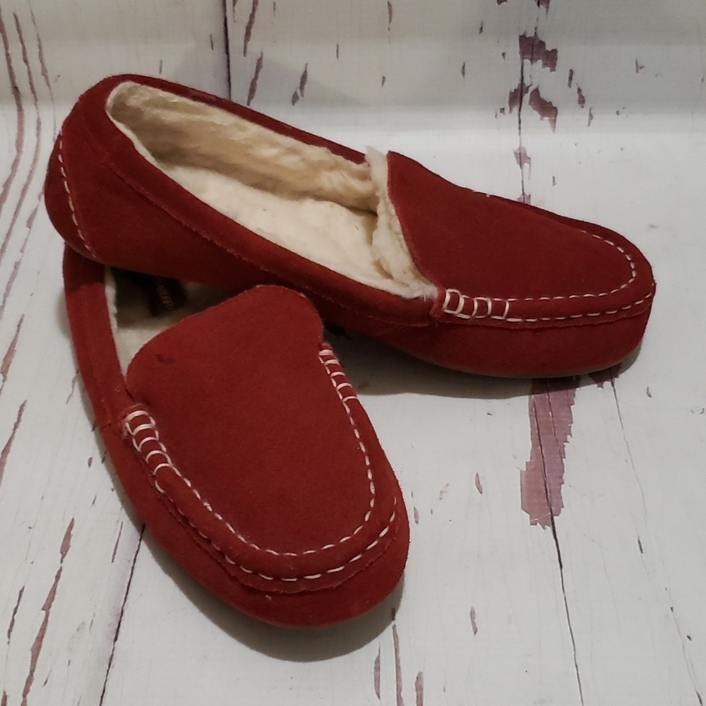 Koolaburra by UGG 7 red sherpa lining woman sleepers